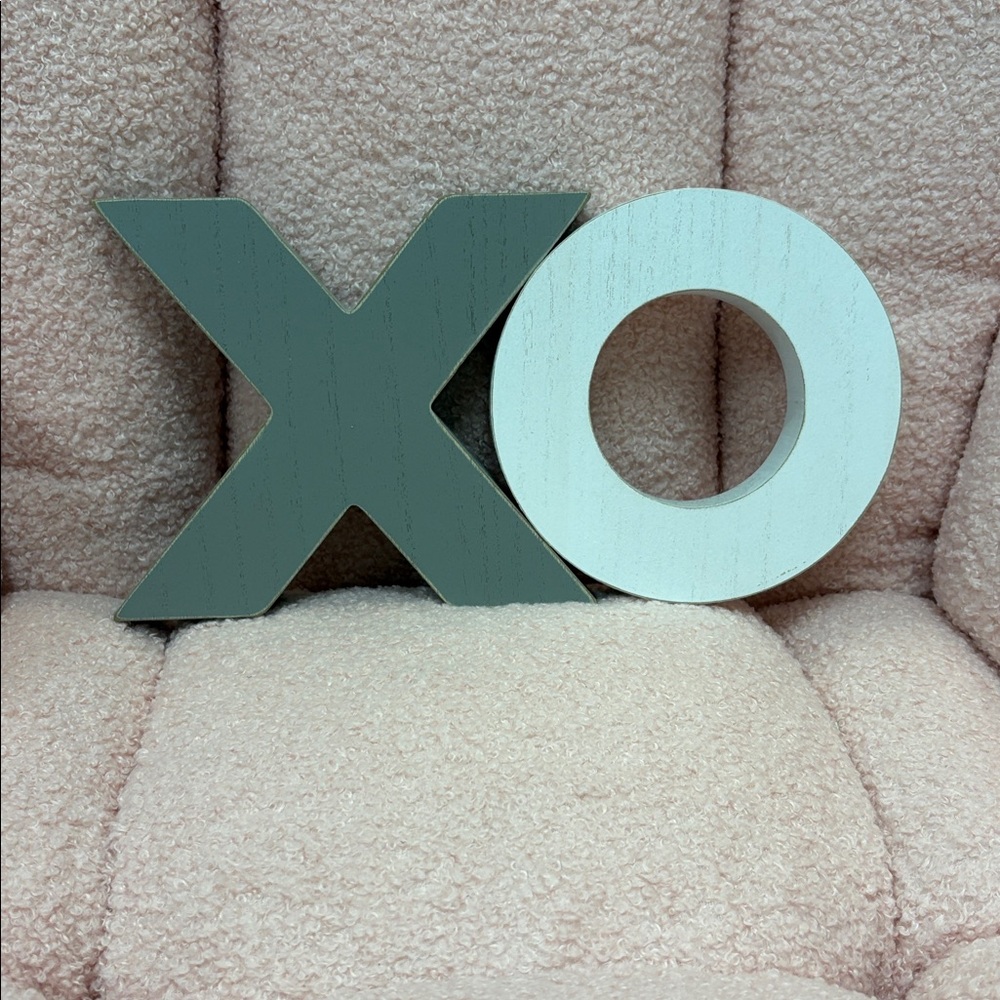 Kirklands Green and White XO‎ Decor